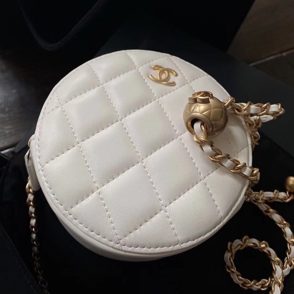 CHANEL 2020 White  Round Crossbody Bag With Chain - Picture 2 of 5